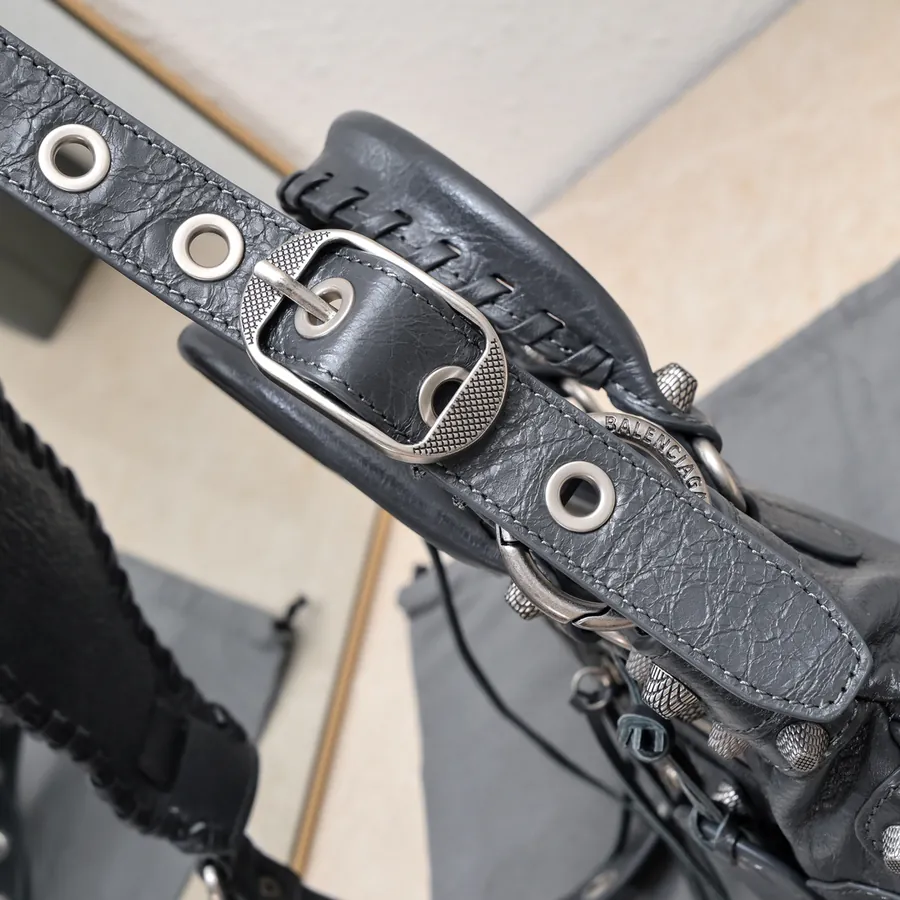 Barja's Latest Neo Cagole Motorcycle Bag