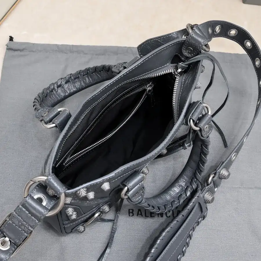 Barja's Latest Neo Cagole Motorcycle Bag