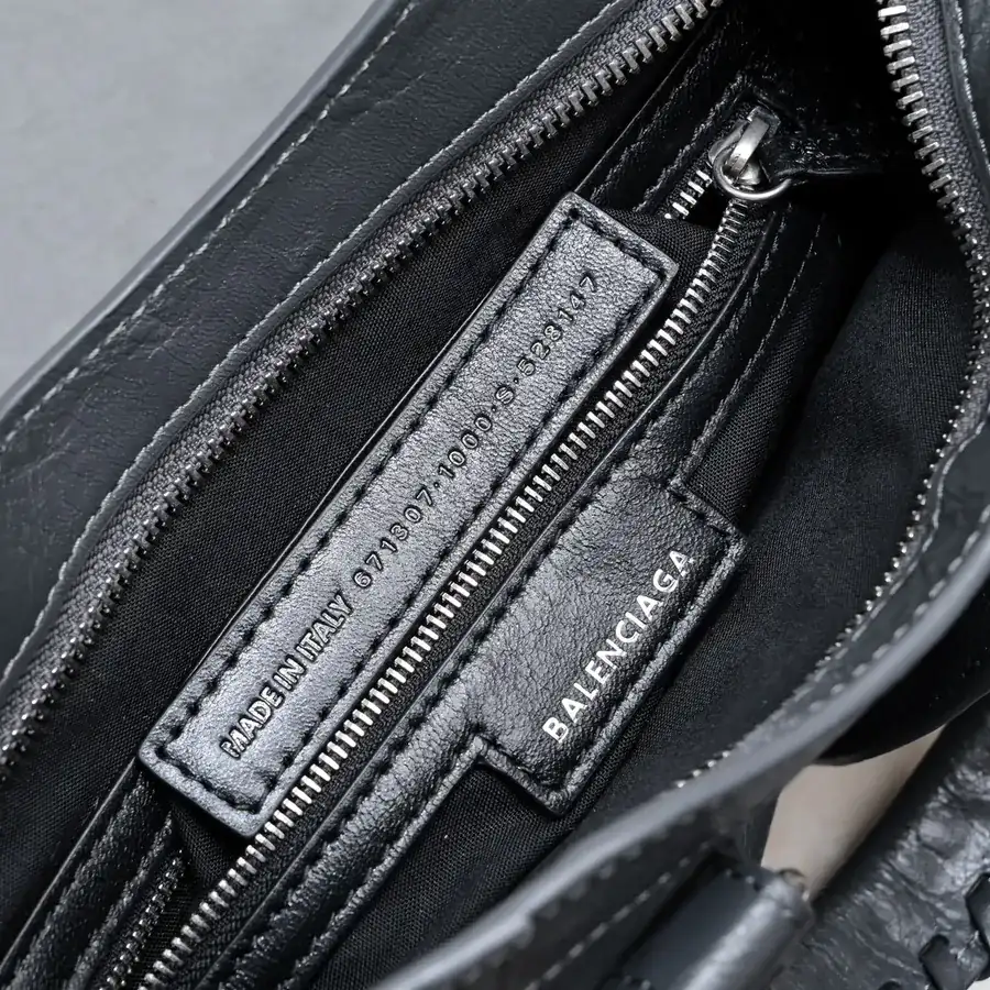 Barja's Latest Neo Cagole Motorcycle Bag