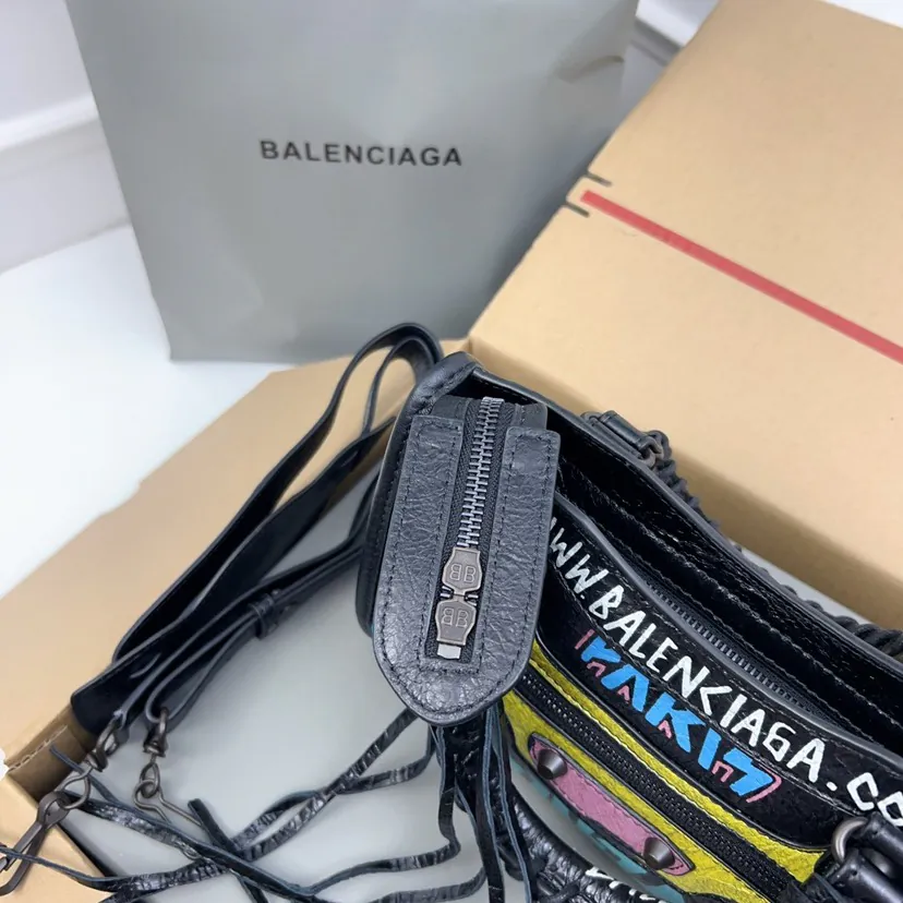 Mini City Bucket Bag Parisian Street Art