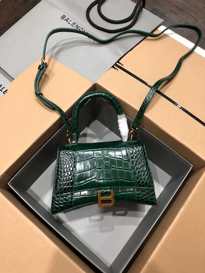 Balen Ga Hourglass Green Sandbag with Adjustable Strap