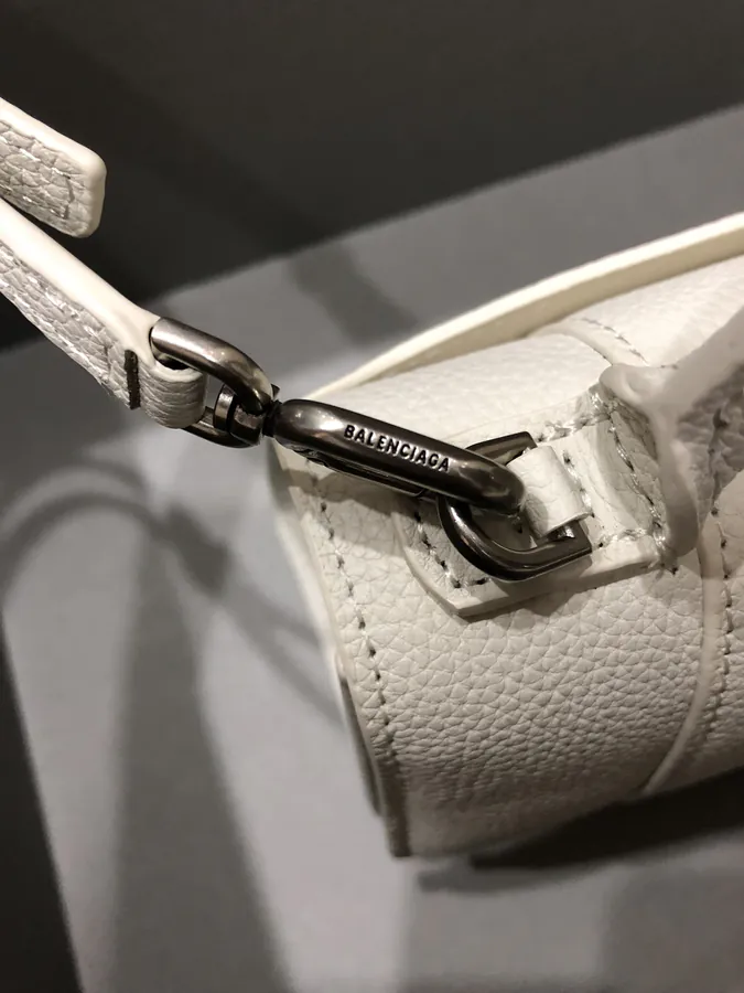 Balenciagα Hourglass Sand Bag in Grained Calfskin