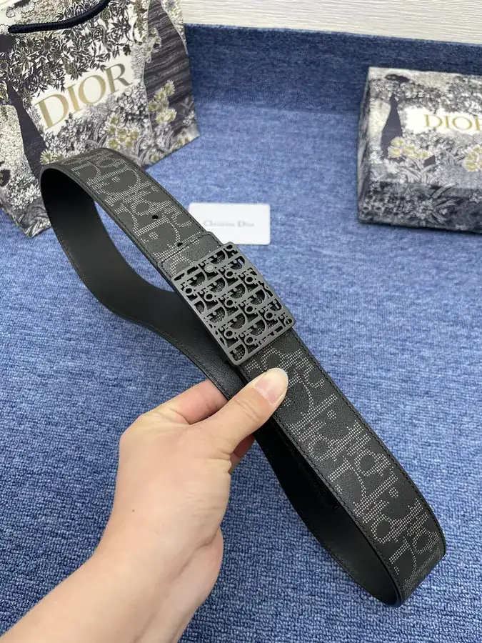 30 Montaigne Avenue Belt in Black Smooth Calfskin