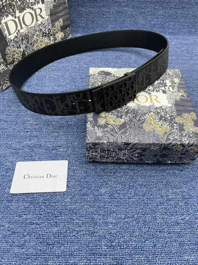 30 Montaigne Avenue Belt in Black Smooth Calfskin