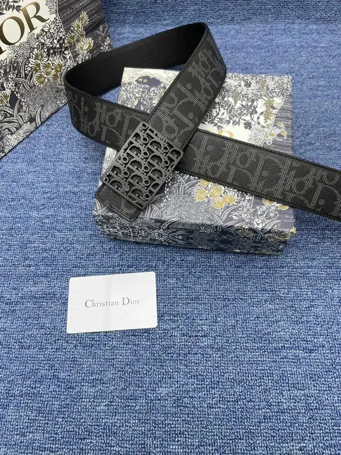 30 Montaigne Avenue Belt in Black Smooth Calfskin