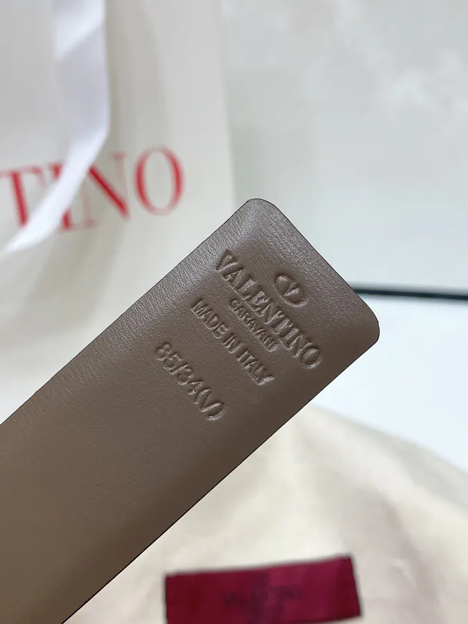VLOGO Signature Calfskin Belt Dual Sided Wear