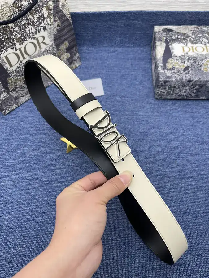 30 Montaigne Avenue Belt in Black Smooth Calfskin