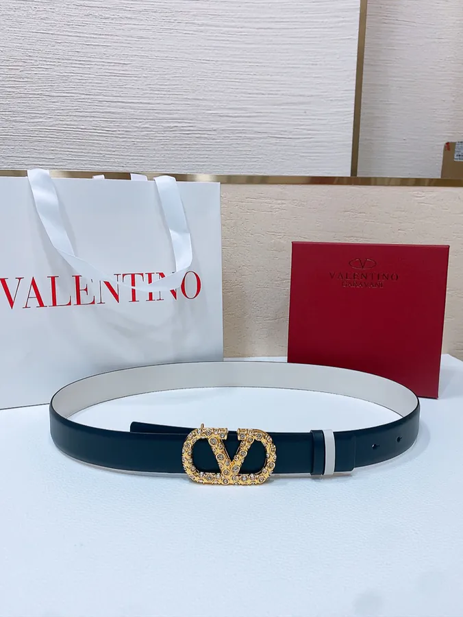 V Logo Signature Clasp Handbag with Swarovski® Imitation Pearl