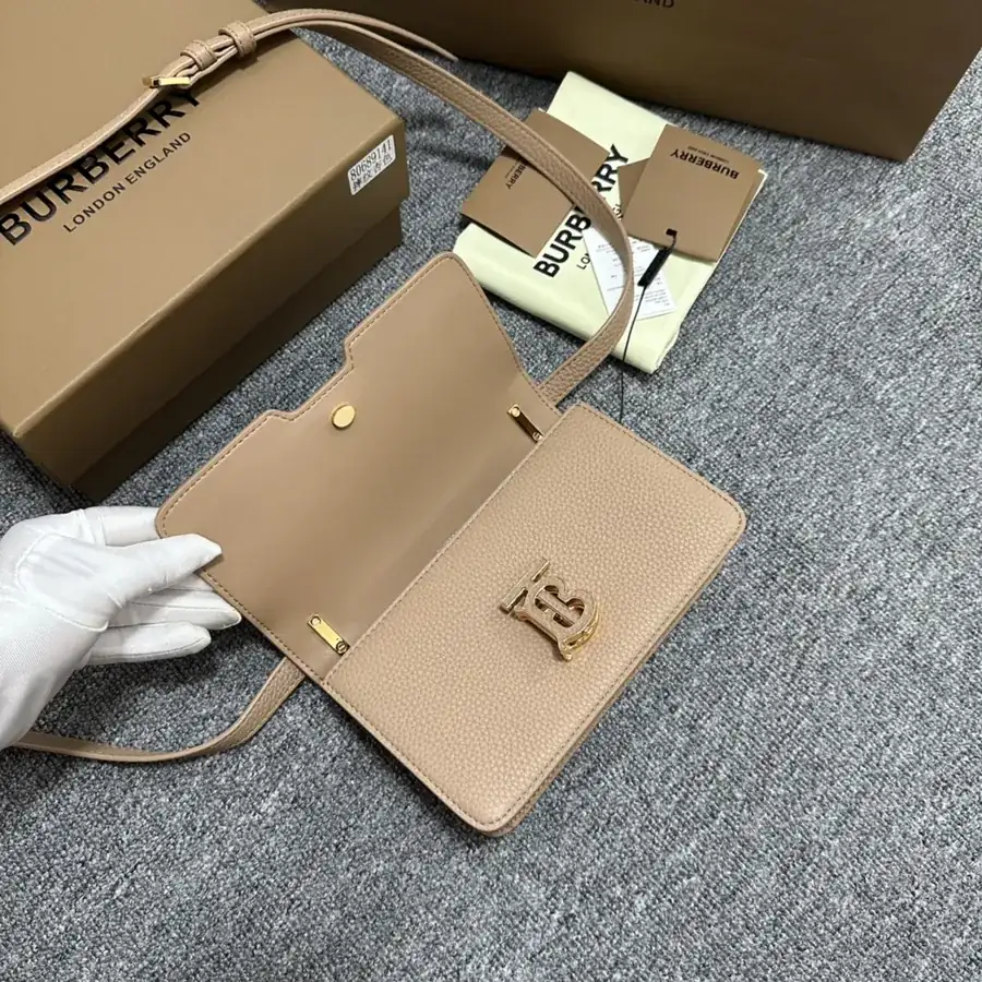 B House Exclusive Lock Closure Bucket Bag