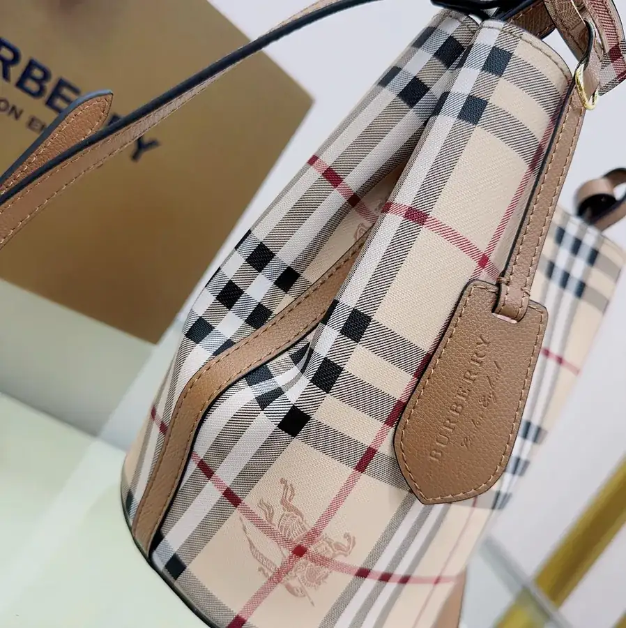 P350 B House Minimalist Crossbody Bucket Bag
