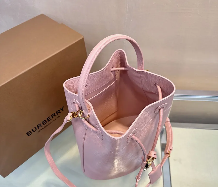 Thomas Burberry P730 Bucket Bag