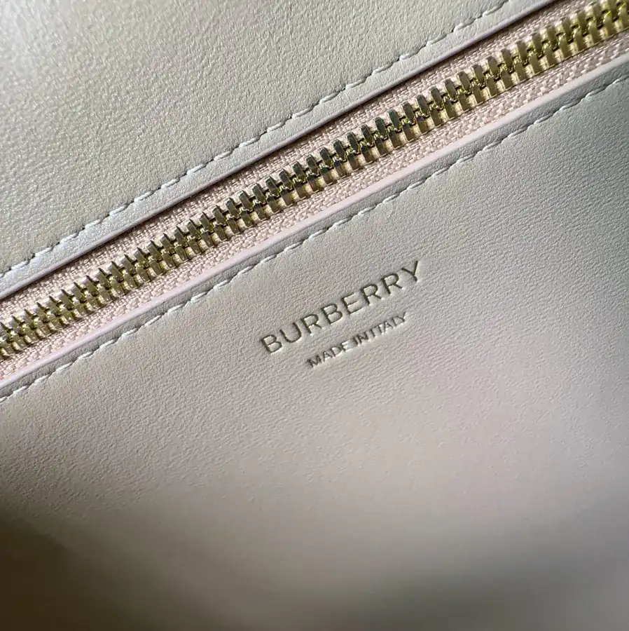 Thomas Burberry P800 Tote Bag with Stand Up Design