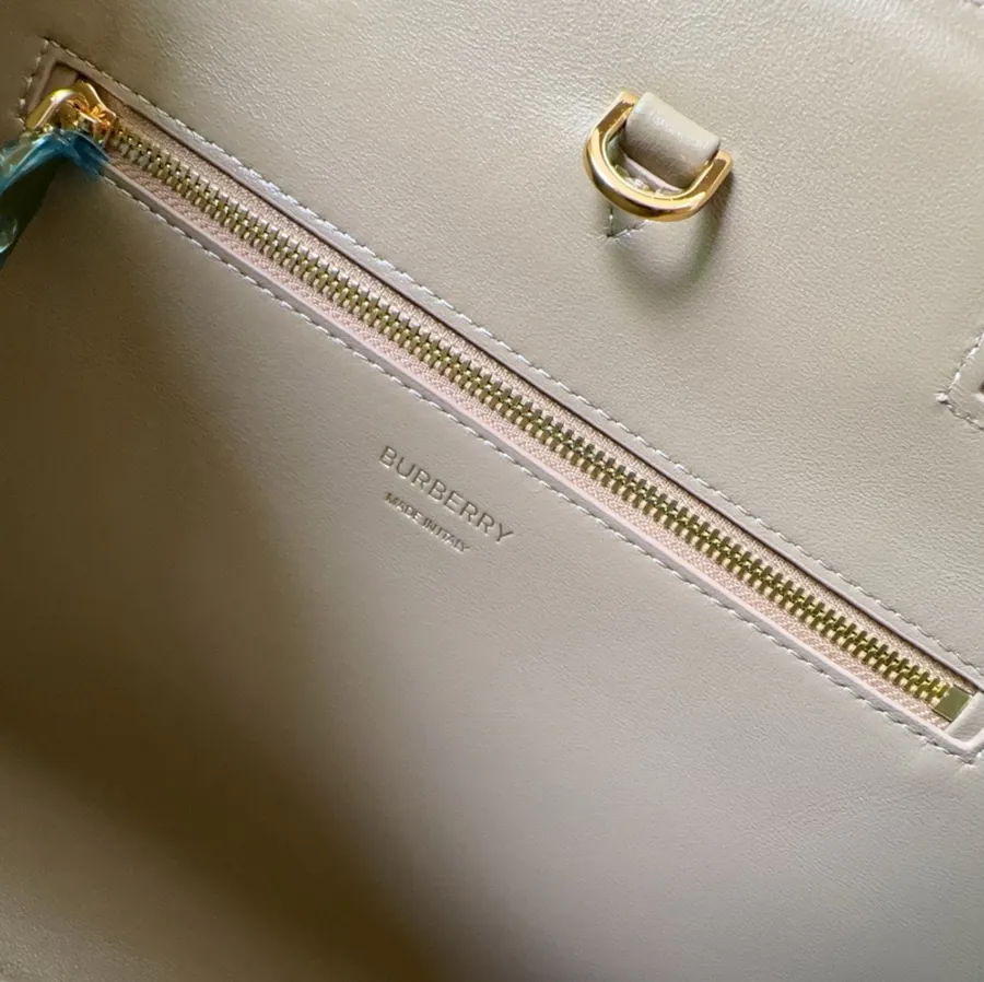 Thomas Burberry P800 Tote Bag with Stand Up Design