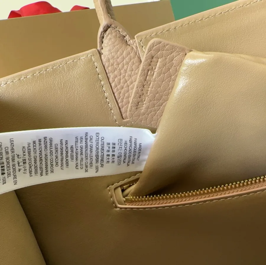 Thomas Burberry P800 Tote Bag with Stand Up Design