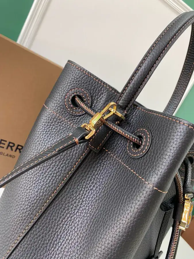 Thomas Burberry P730 Bucket Bag