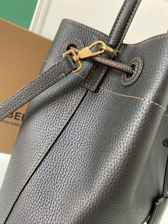 Thomas Burberry P730 Bucket Bag
