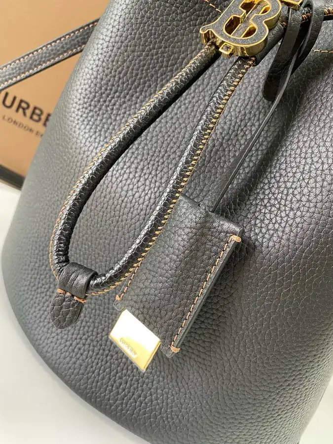 Thomas Burberry P730 Bucket Bag