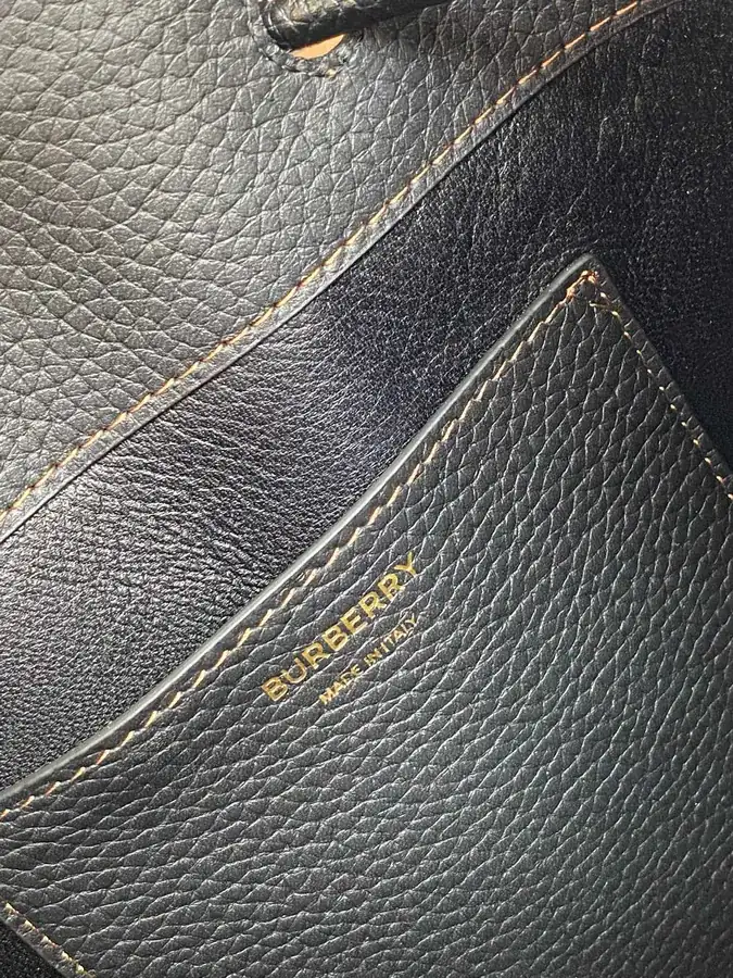 Thomas Burberry P730 Bucket Bag