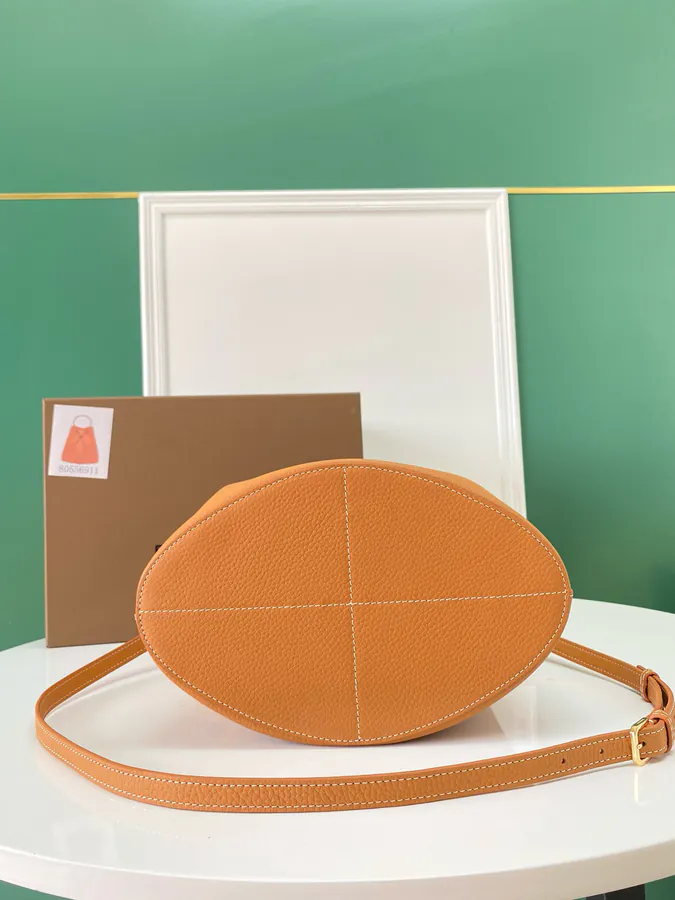 Thomas Burberry P730 Bucket Bag