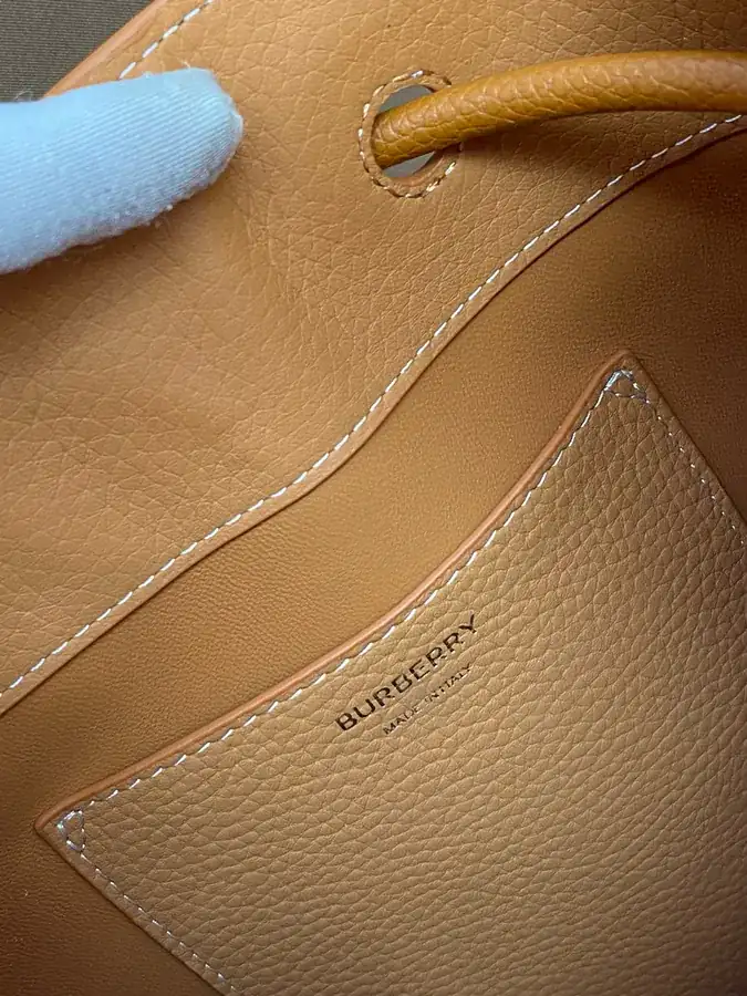 Thomas Burberry P730 Bucket Bag