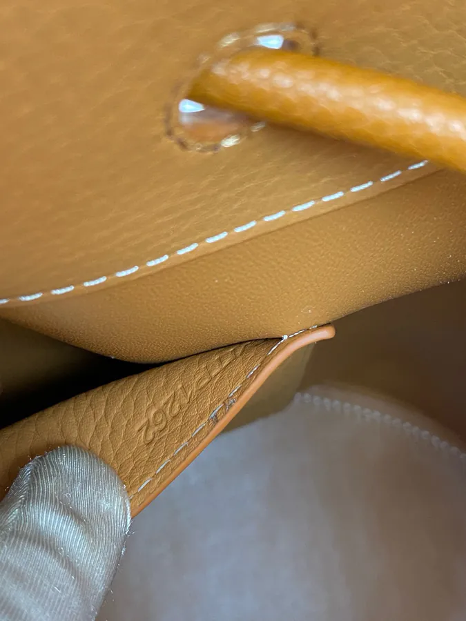 Thomas Burberry P730 Bucket Bag