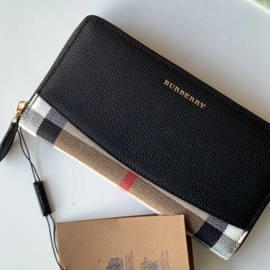 P240 House Grained Leather Zip Bag