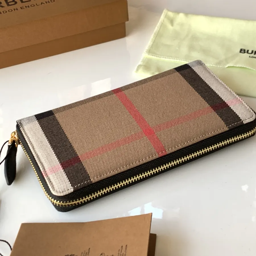 P240 House Grained Leather Zip Bag