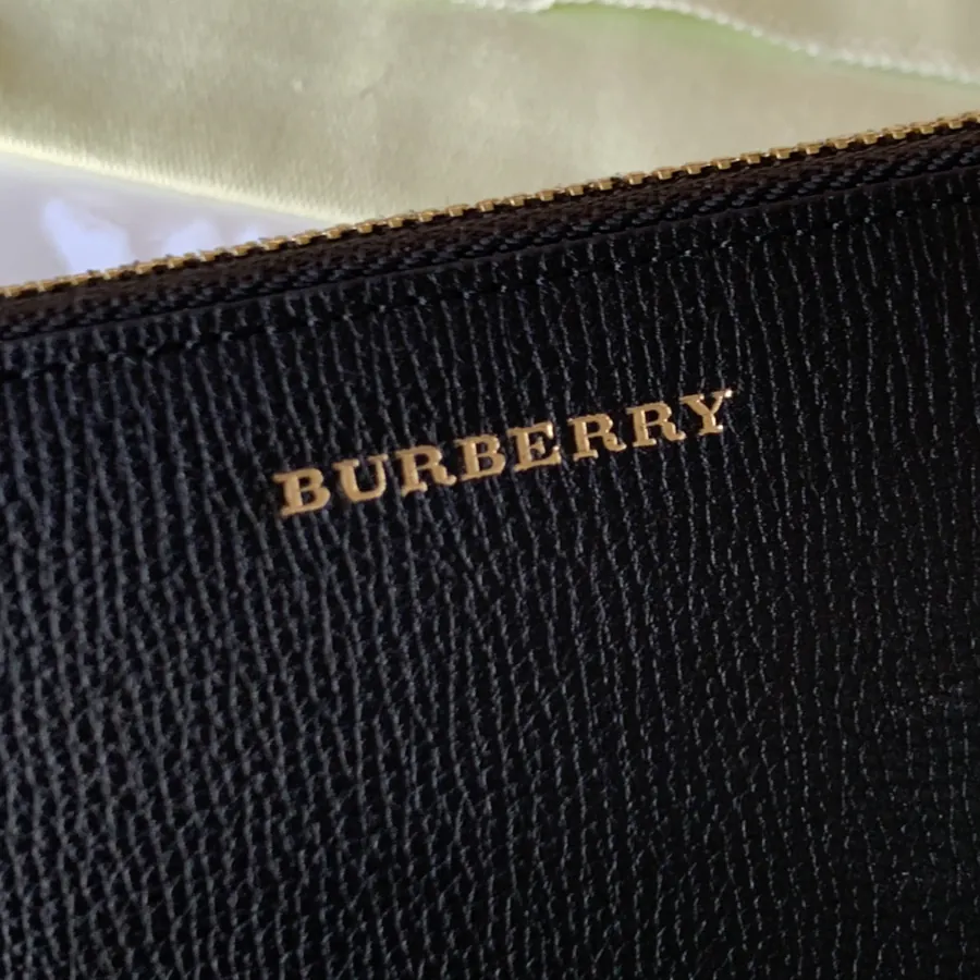 P240 House Grained Leather Zip Bag