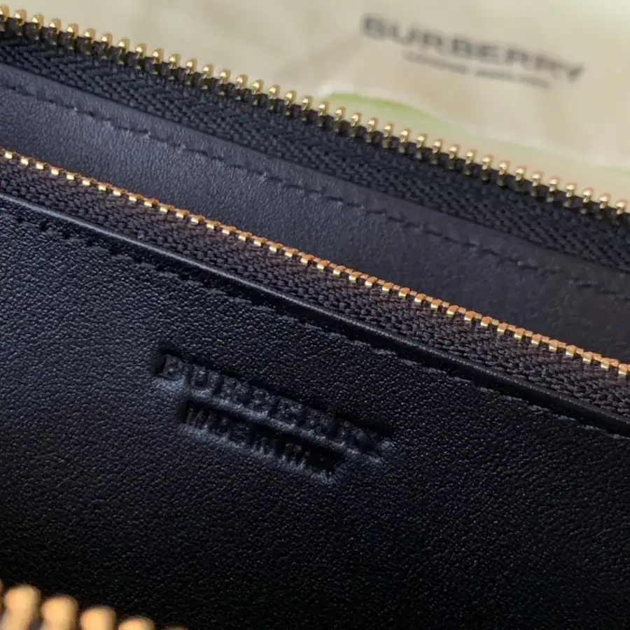 P240 House Grained Leather Zip Bag