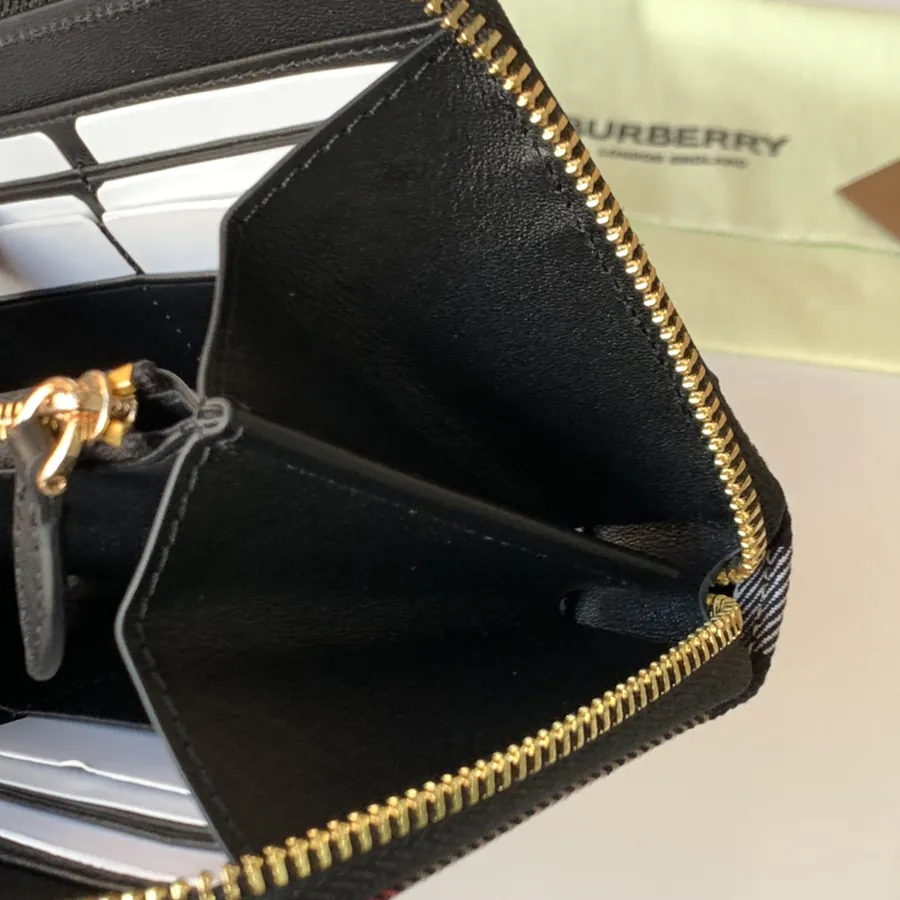 P240 House Grained Leather Zip Bag