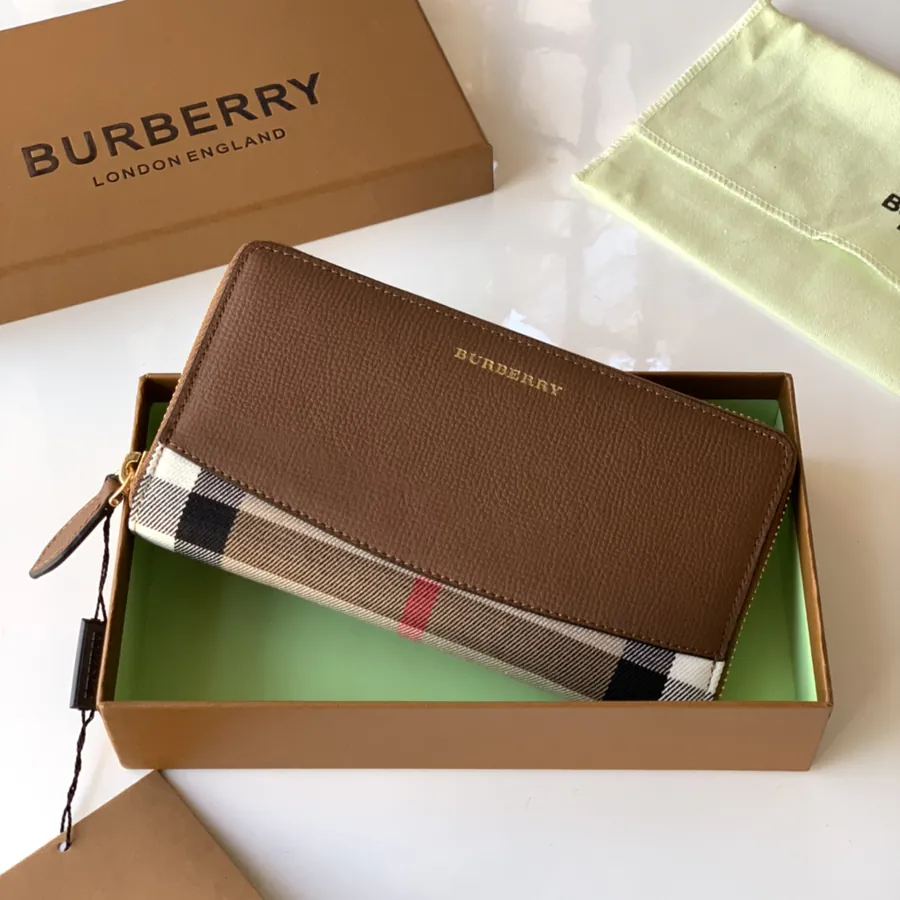 P240 House Grained Leather Zip Bag