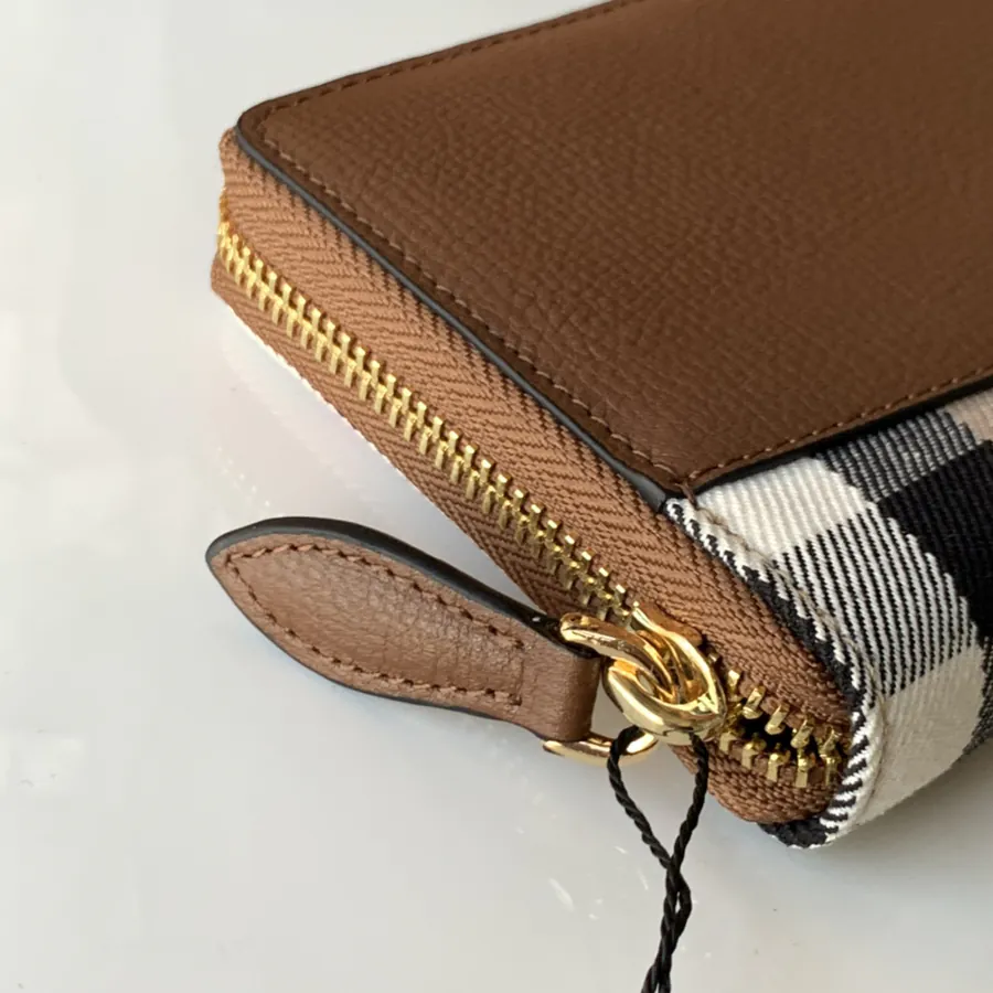 P240 House Grained Leather Zip Bag