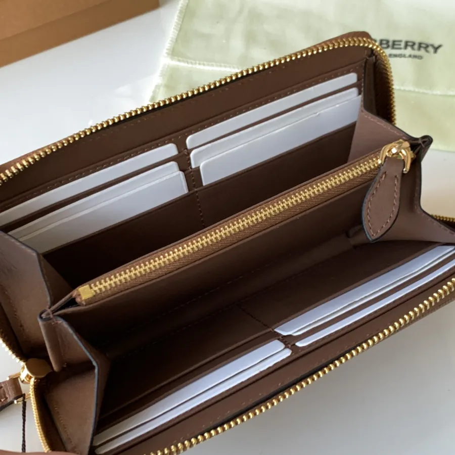 P240 House Grained Leather Zip Bag