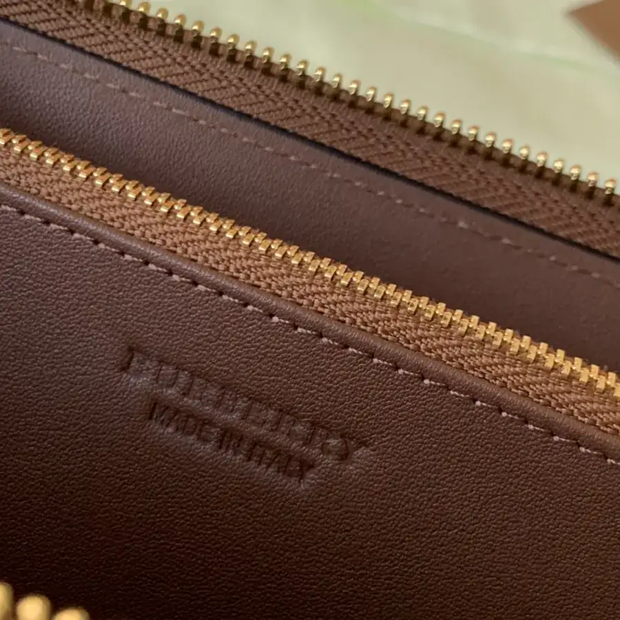 P240 House Grained Leather Zip Bag