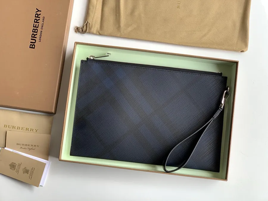 P240 London Check Zip Organizer Bag