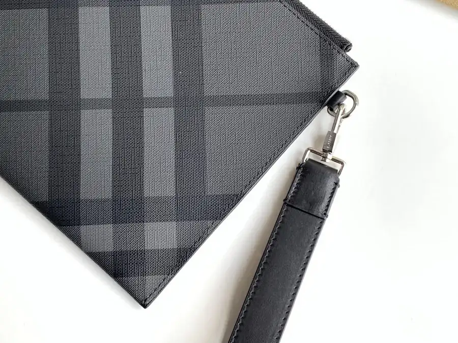 P240 London Check Zip Organizer Bag