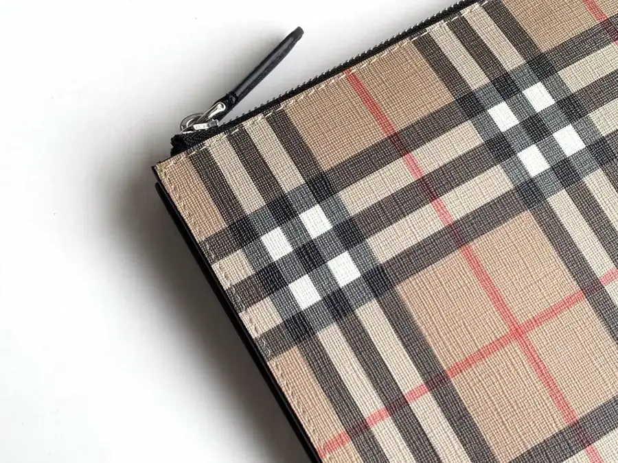 P240 Vintage Check Zipper Organizer Bag by B•Home