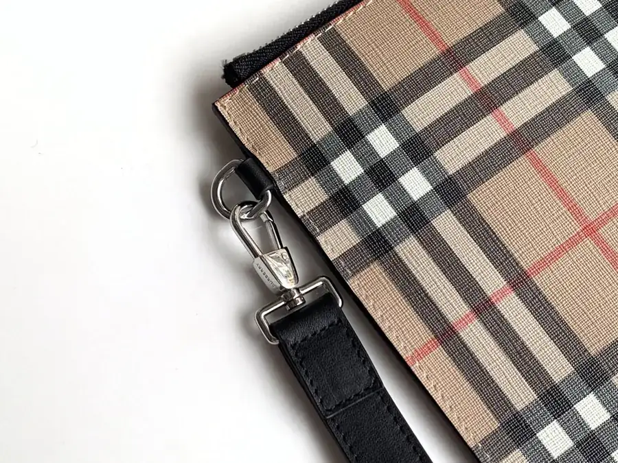 P240 Vintage Check Zipper Organizer Bag by B•Home