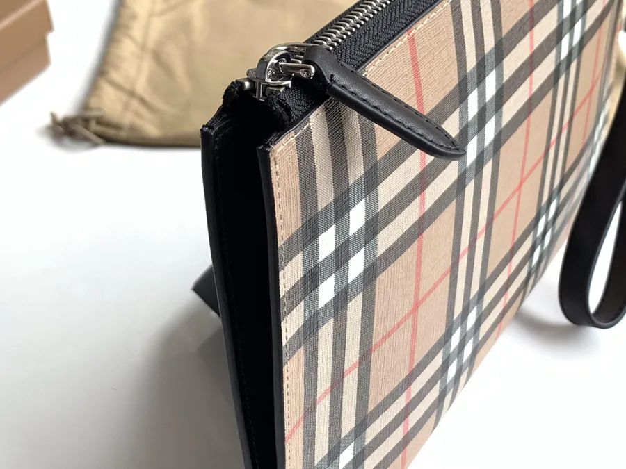 P240 Vintage Check Zipper Organizer Bag by B•Home