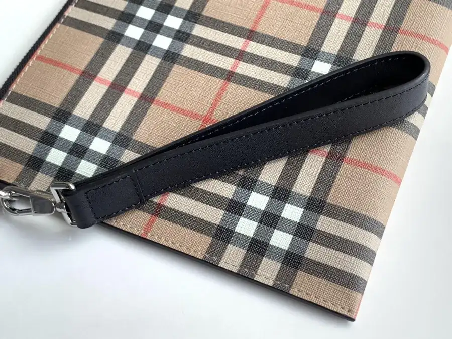 P240 Vintage Check Zipper Organizer Bag by B•Home