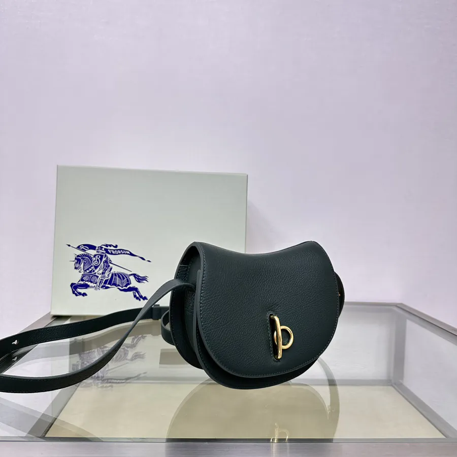 600 B Latest Stand Up Bag in Grained Calfskin