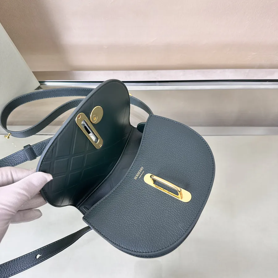 600 B Latest Stand Up Bag in Grained Calfskin