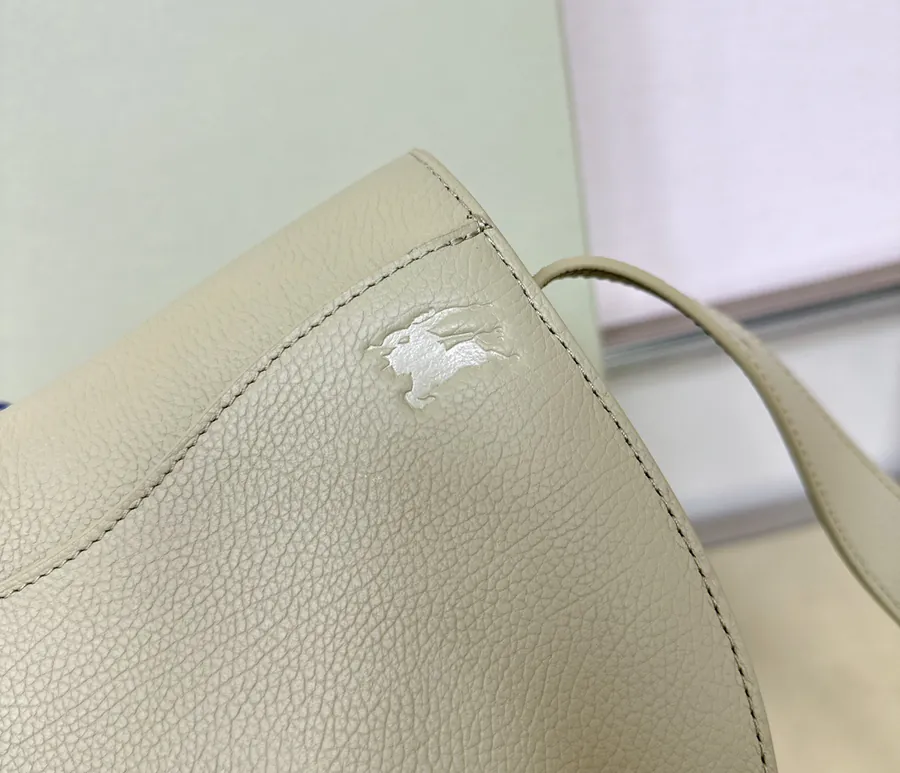 P780 B Family New Stand Up Bag, 26cm, Grained Calfskin