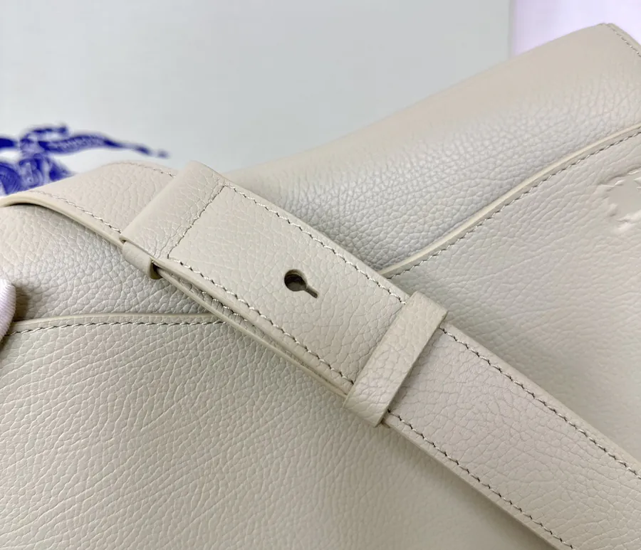 P780 B Family New Stand Up Bag, 26cm, Grained Calfskin