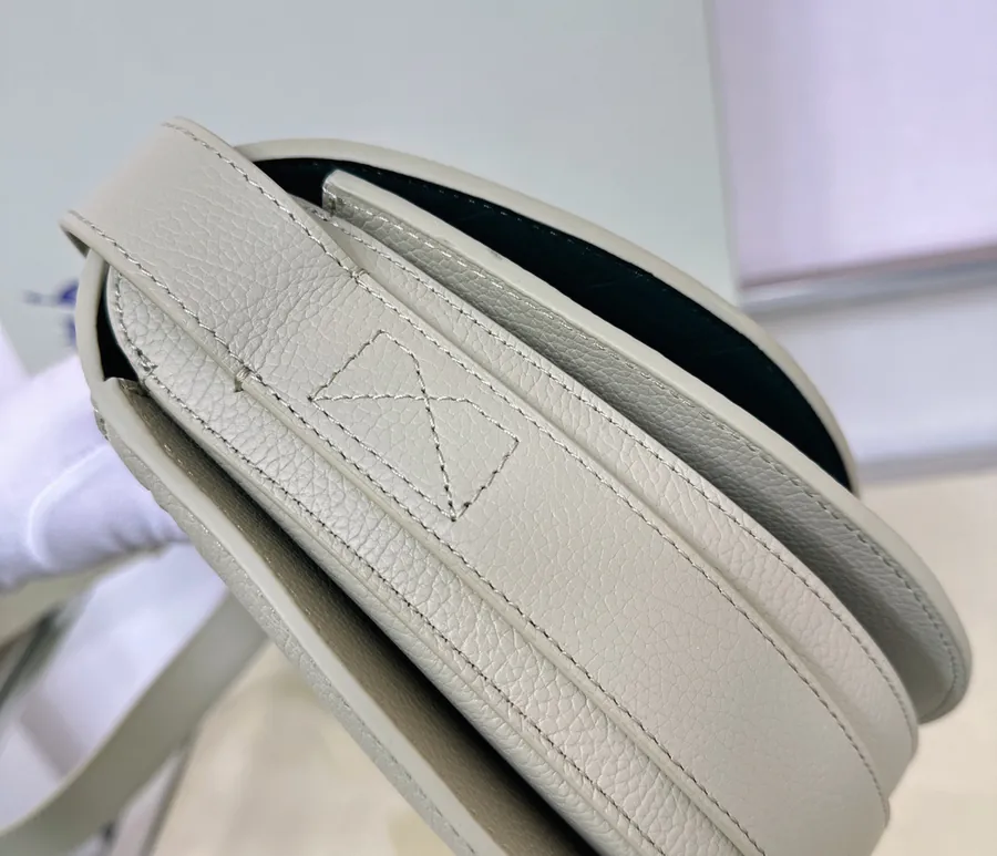P780 B Family New Stand Up Bag, 26cm, Grained Calfskin
