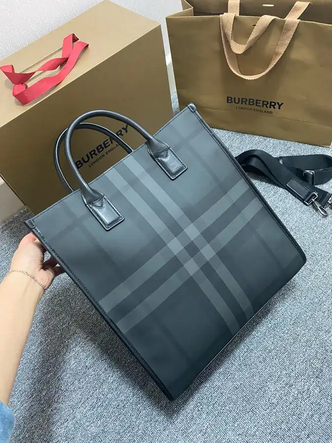 P550 B Brand New Tote Bag