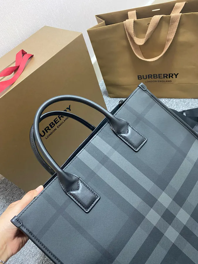 P550 B Brand New Tote Bag