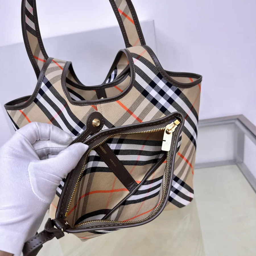 Burberry 550 B New Soft and Structured Tote Bag
