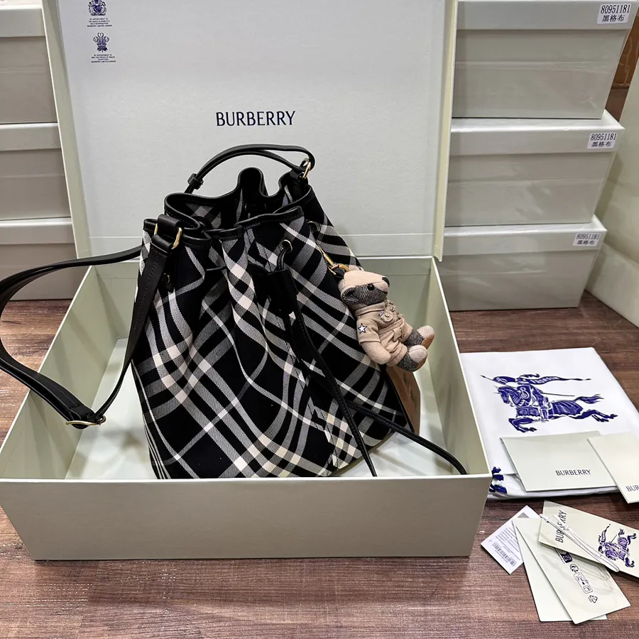 P600 B House New Bucket Bag