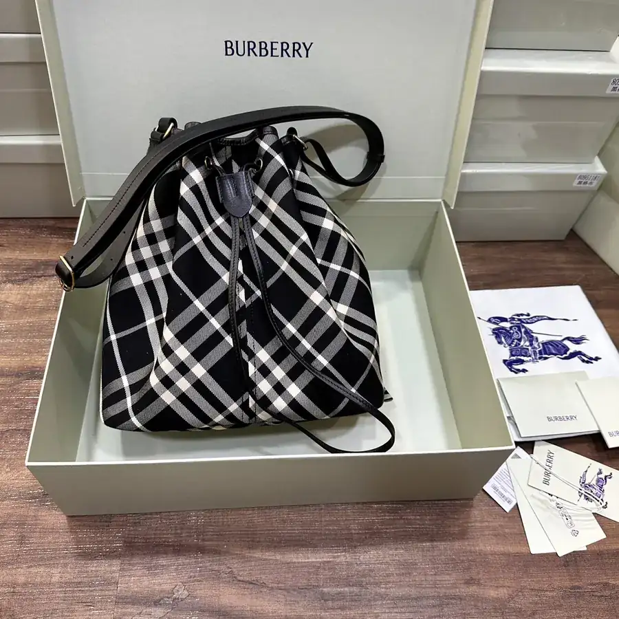 P600 B House New Bucket Bag